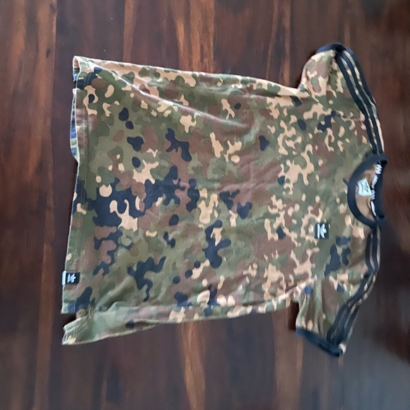 Adidas Tee - Picture 2 of 3